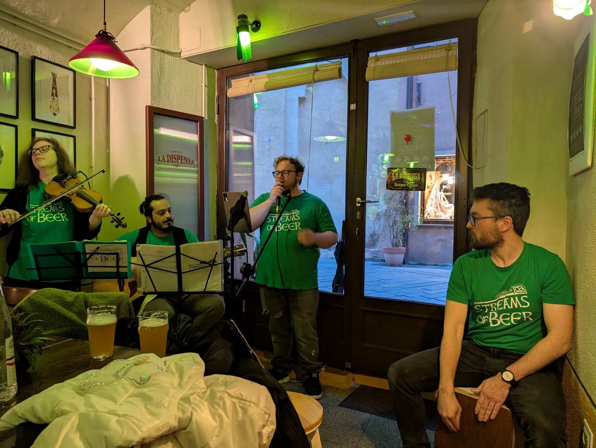 Streams of Beer durante una serata live